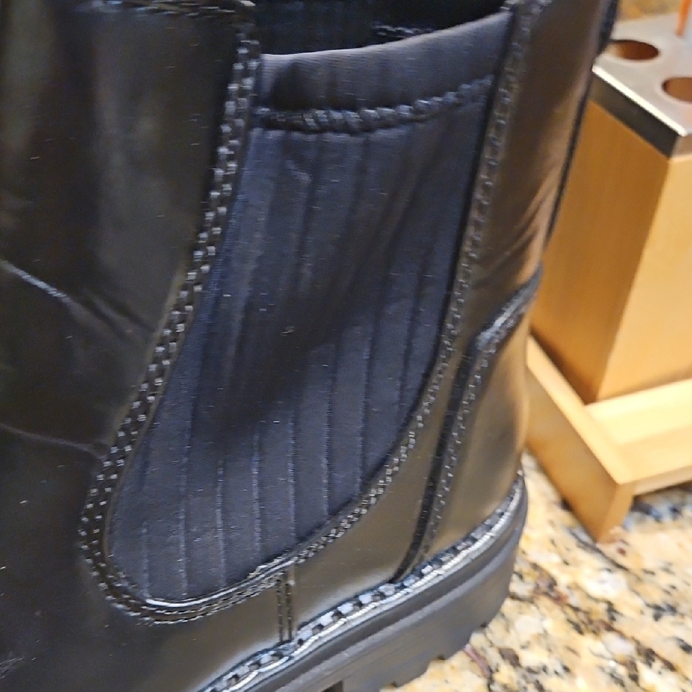 Sam And Libby Size 8 Elegant Black Leather Boots with Logo Detail - Picture 8 of 8